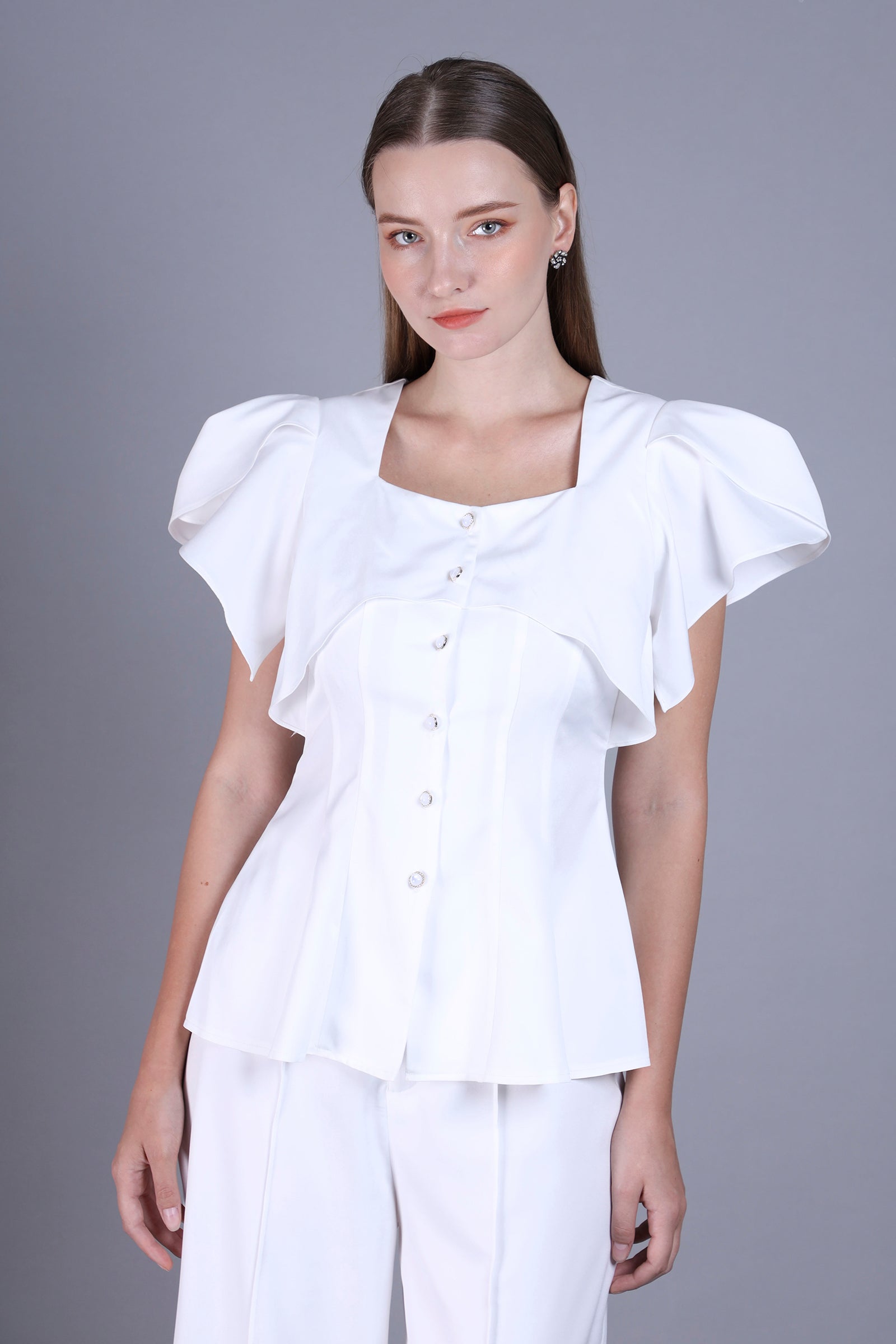 Elegant blouse with ruffle wing short-sleeve and gold ring buttons