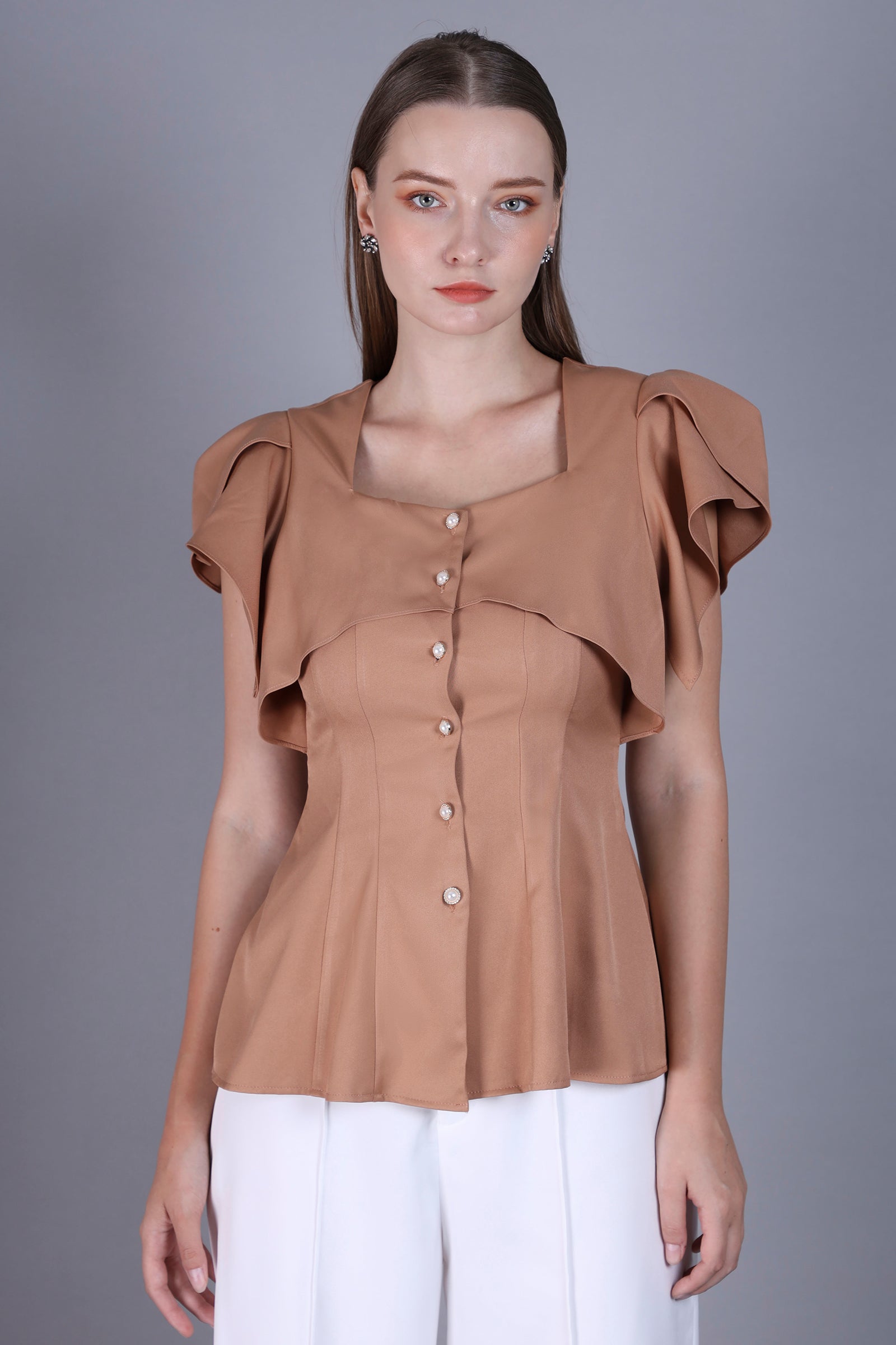 Elegant blouse with ruffle wing short-sleeve and gold ring buttons