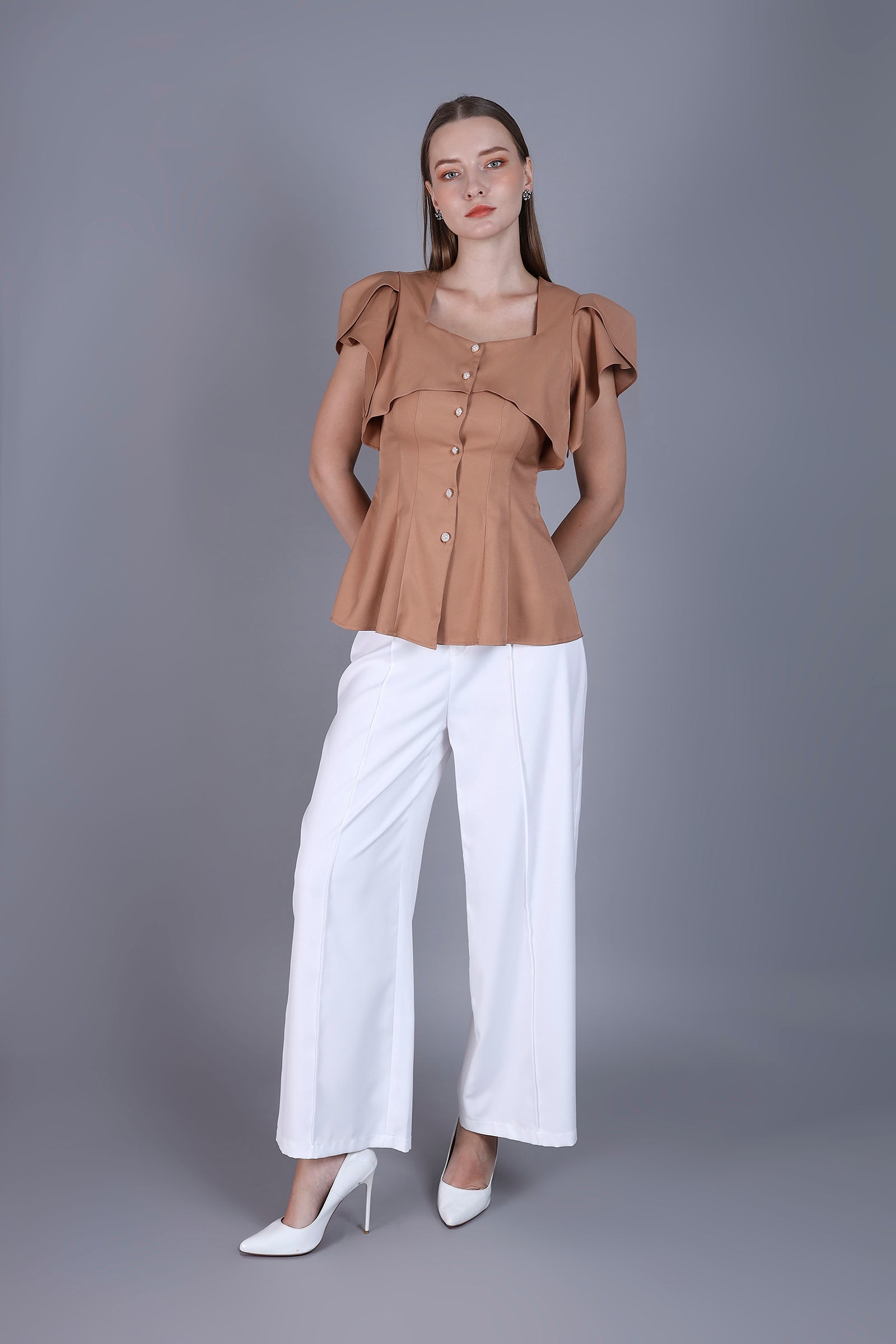 Elegant blouse with ruffle wing short-sleeve and gold ring buttons