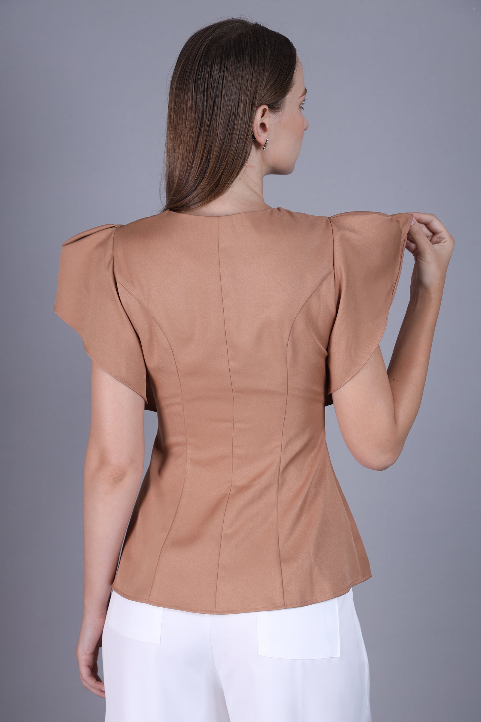 Elegant blouse with ruffle wing short-sleeve and gold ring buttons