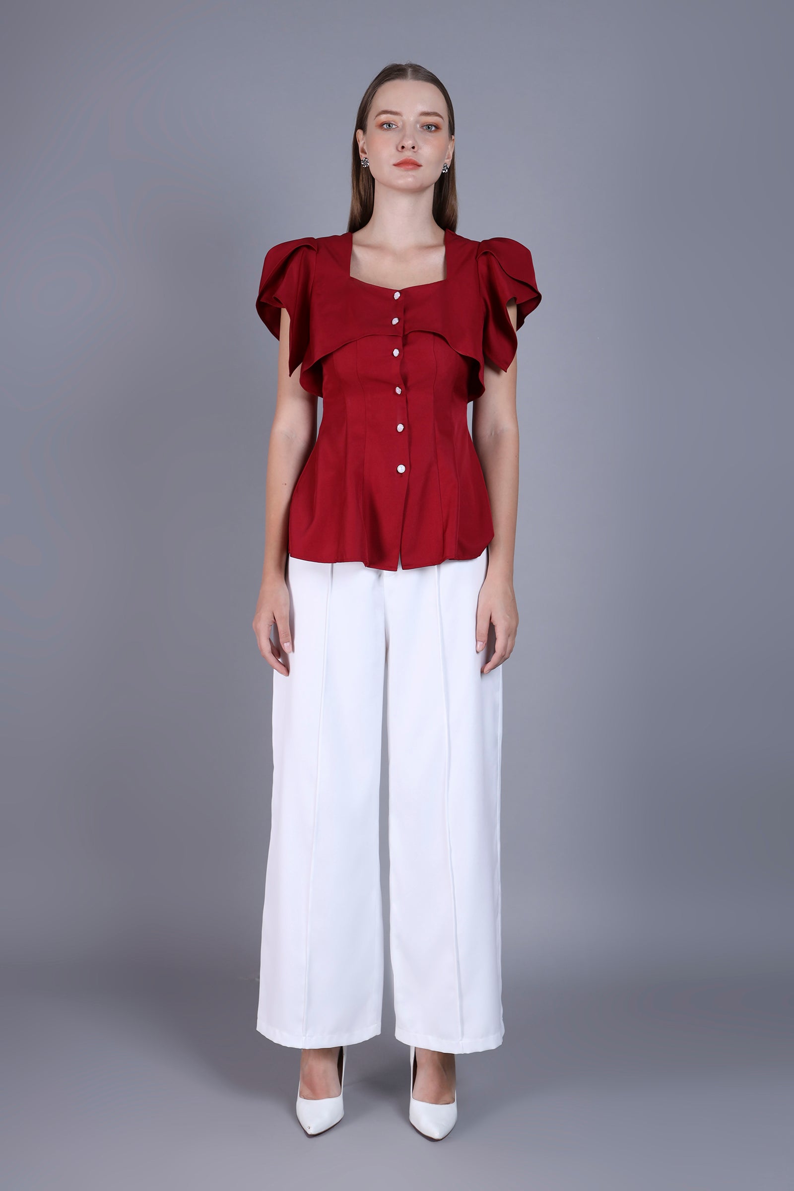 Elegant blouse with ruffle wing short-sleeve and gold ring buttons