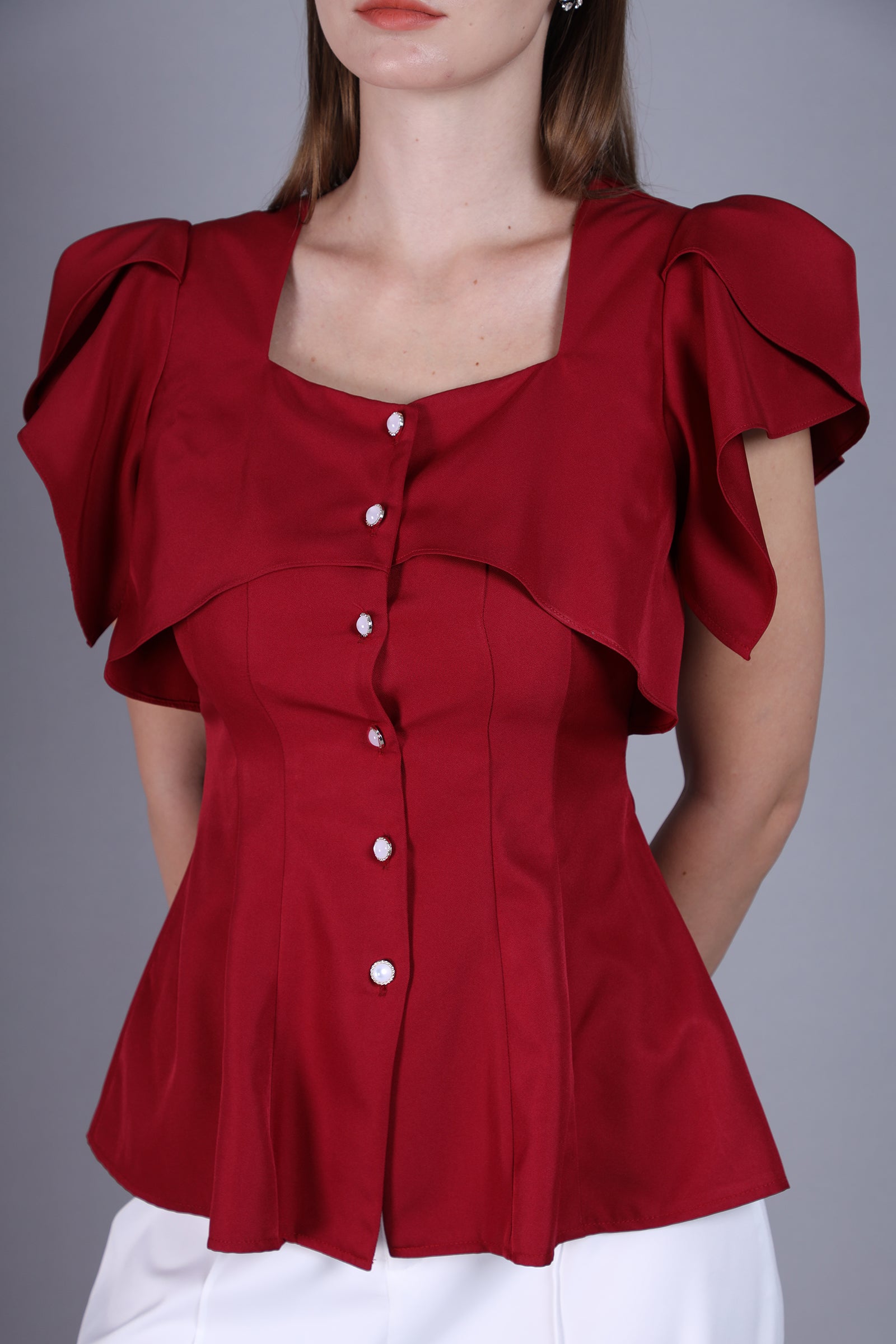 Elegant blouse with ruffle wing short-sleeve and gold ring buttons