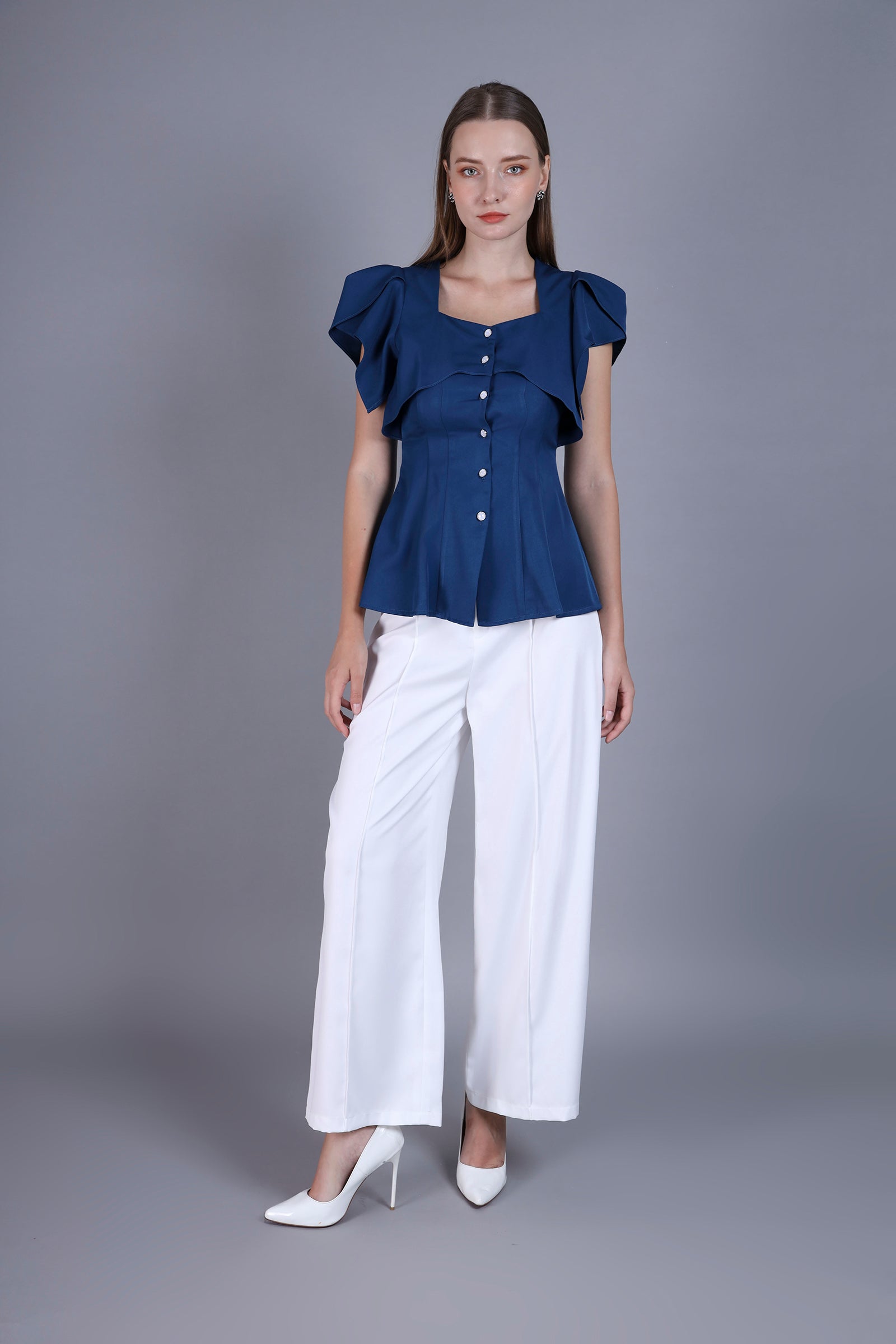 Elegant blouse with ruffle wing short-sleeve and gold ring buttons