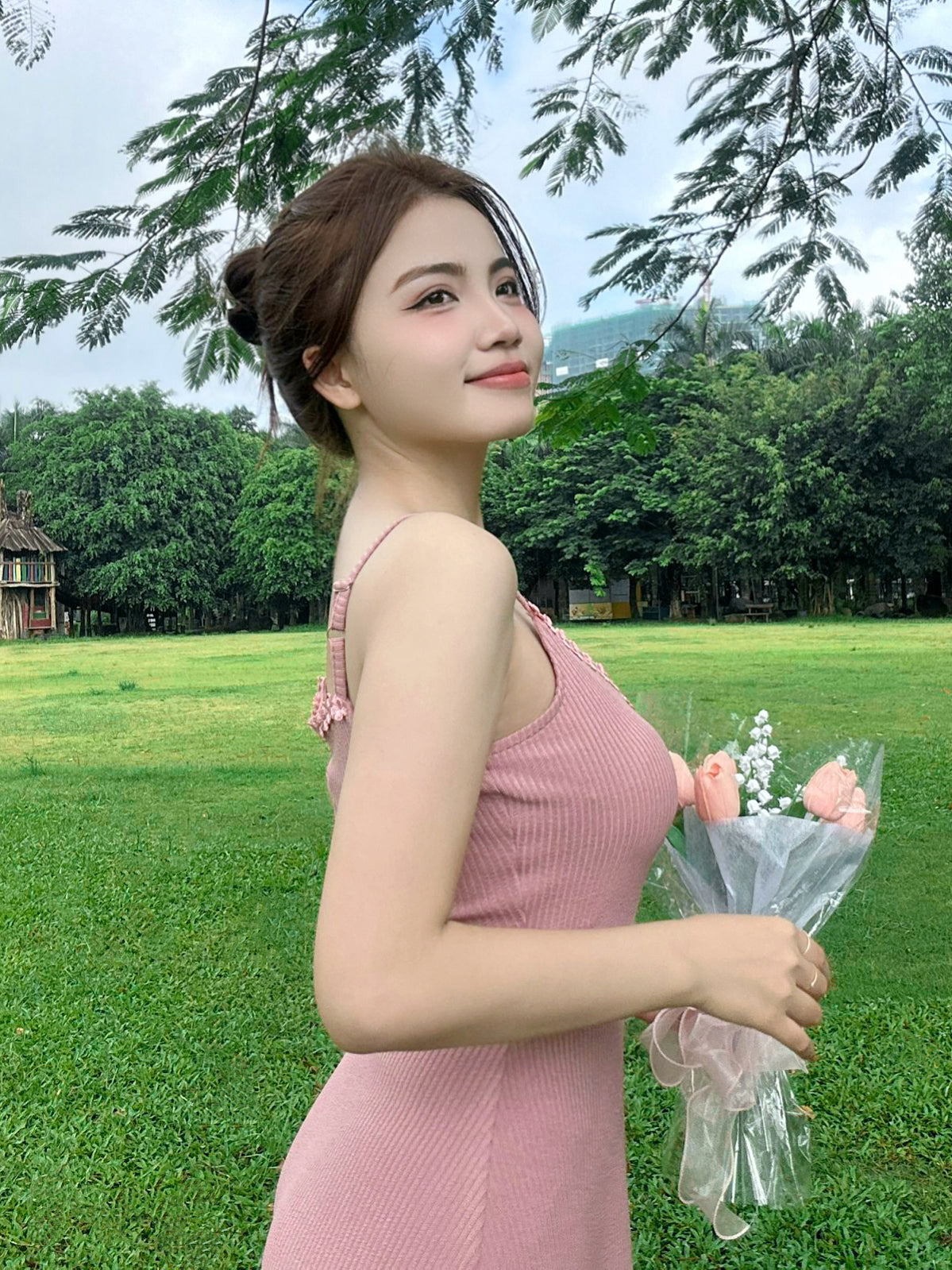 Đầm ren cổ chữ U không tay, bodycon dài hở lưng