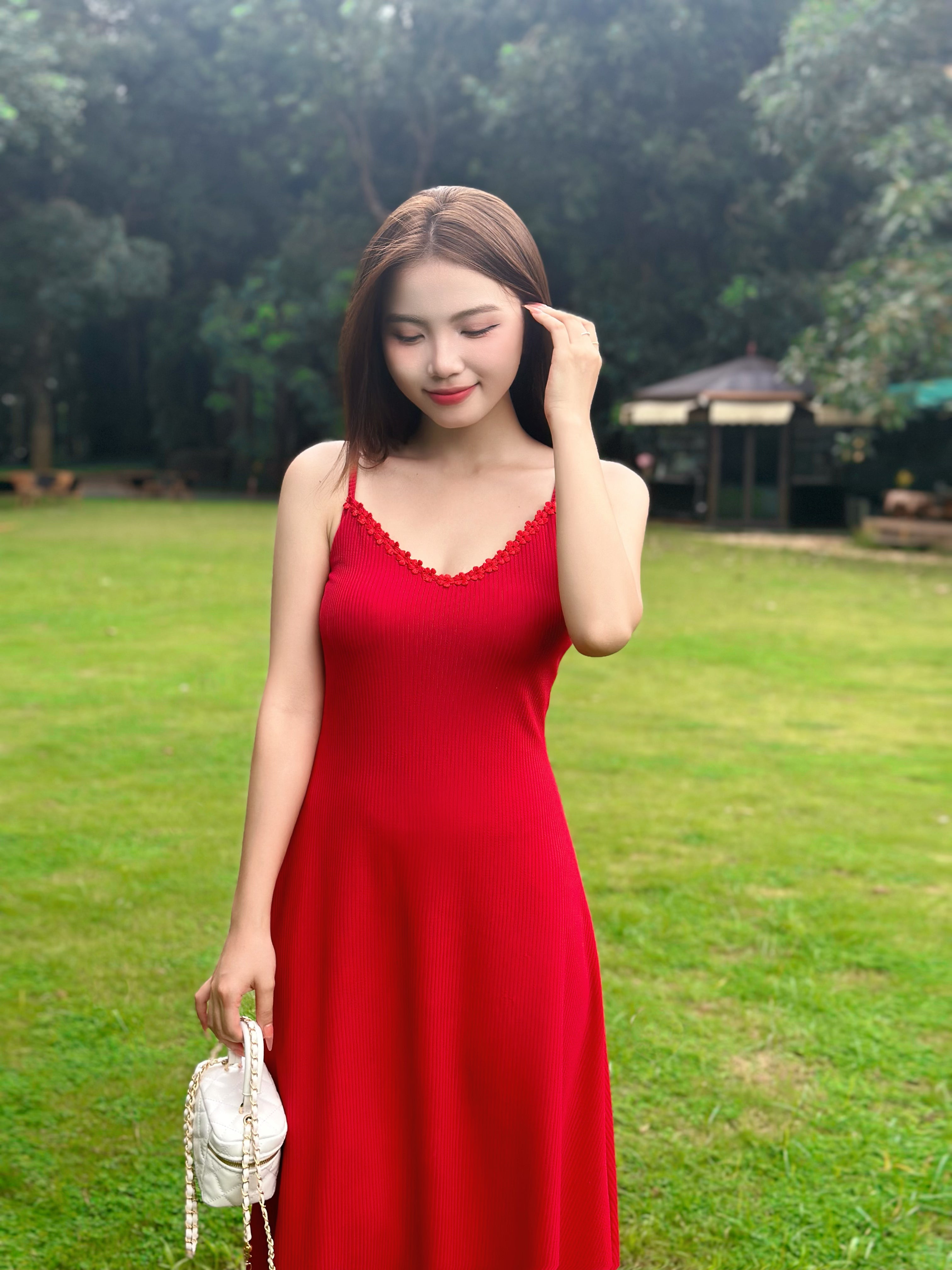 Đầm ren cổ chữ U không tay, bodycon dài hở lưng