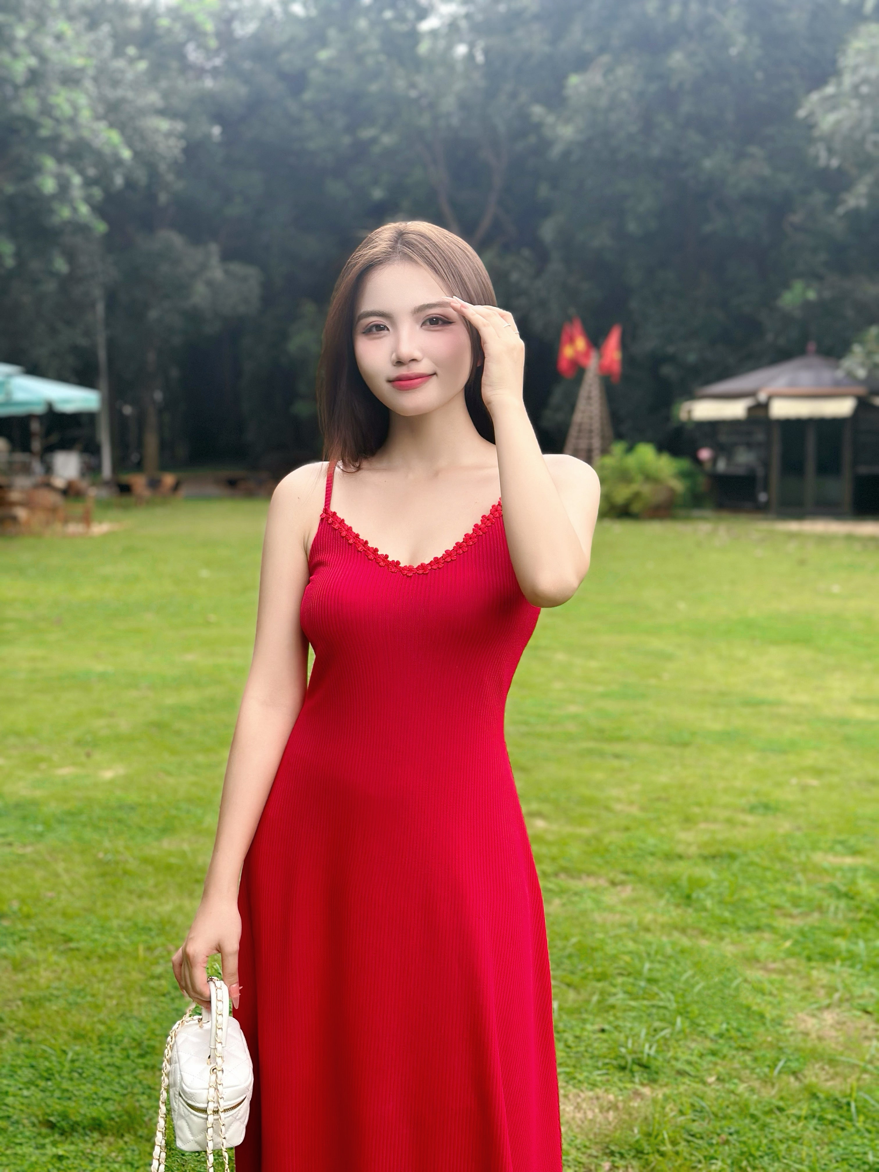 Đầm ren cổ chữ U không tay, bodycon dài hở lưng